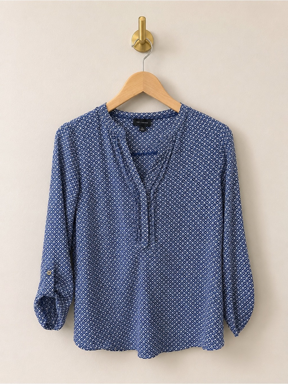 The Limited Blue & White Geometric Print Roll-Tab Blouse | Women’s US Small